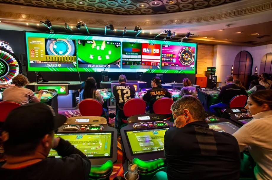 How Online Gambling Is Replacing Physical Halls